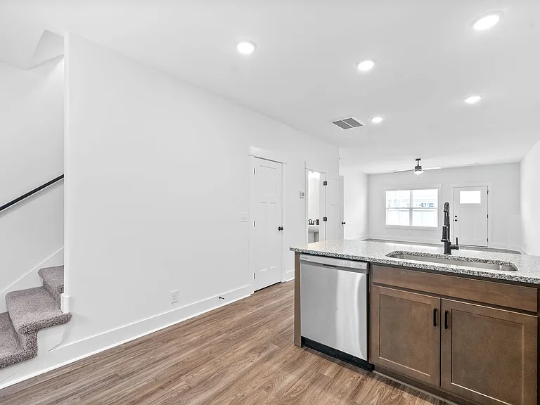 305 Front Ridge Cir — Photo 7