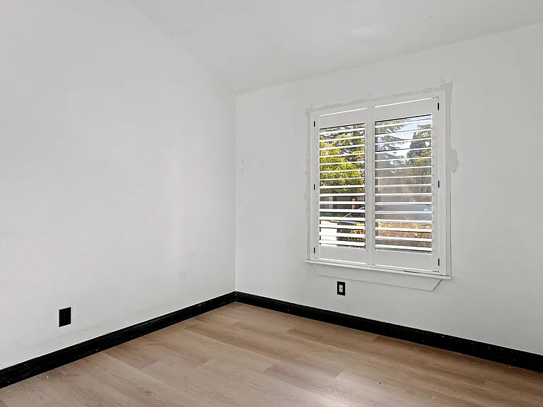 841 Northampton Ct — Photo 10