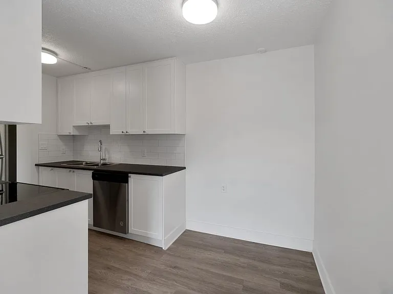 130 Stewart Ave #9 — Photo 9