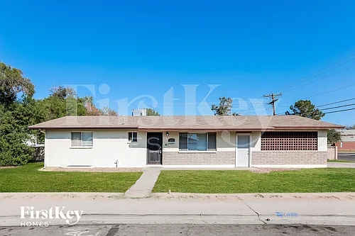1010 W 4th Pl Photo 1