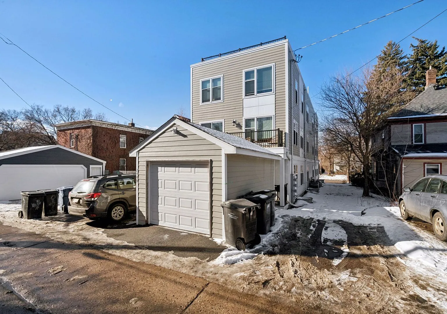 2449 Lyndale Ave S — Photo 2