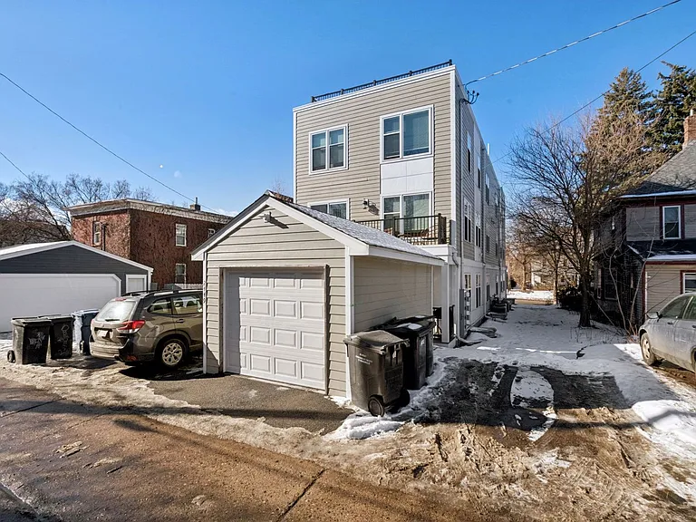 2449 Lyndale Ave S — Photo 2