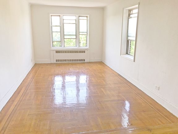 4th image of 610 Victory Blvd APT 4L