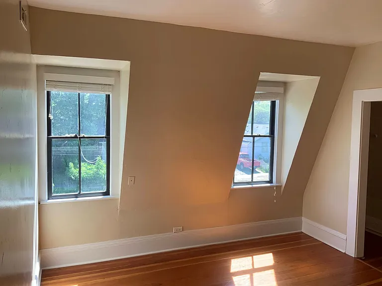 1006 W 12th Aly — Photo 14