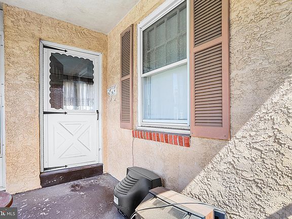 3rd image of 511 Thayer St