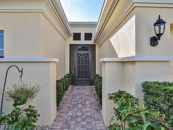 3rd image of 1038 Regal Manor Way