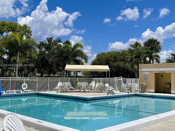 3rd image of 491 Racquet Club Rd APT 303