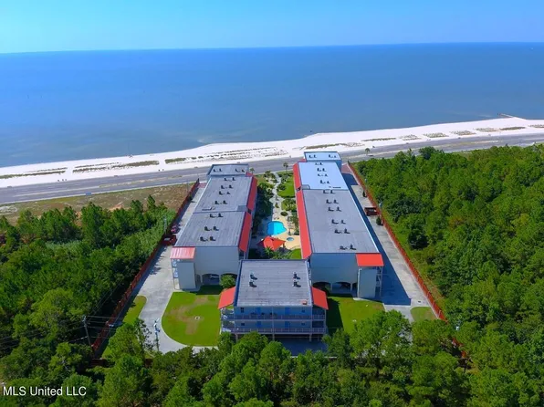 1453 E Beach Blvd APT 206, Pass Christian, MS 39571