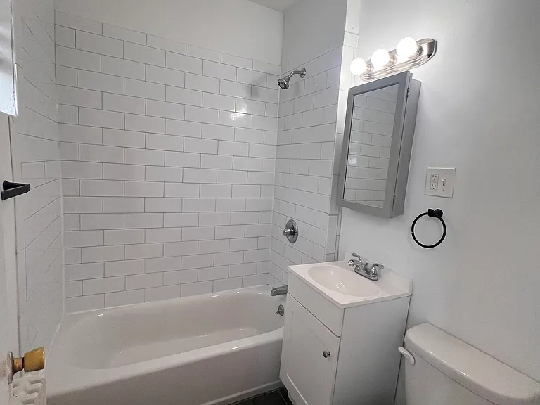 2647 Kennedy Blvd #8 — Photo 7