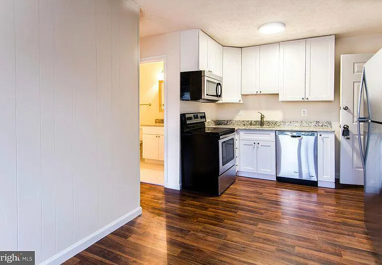 1700 Roberts St #7 — Photo 5