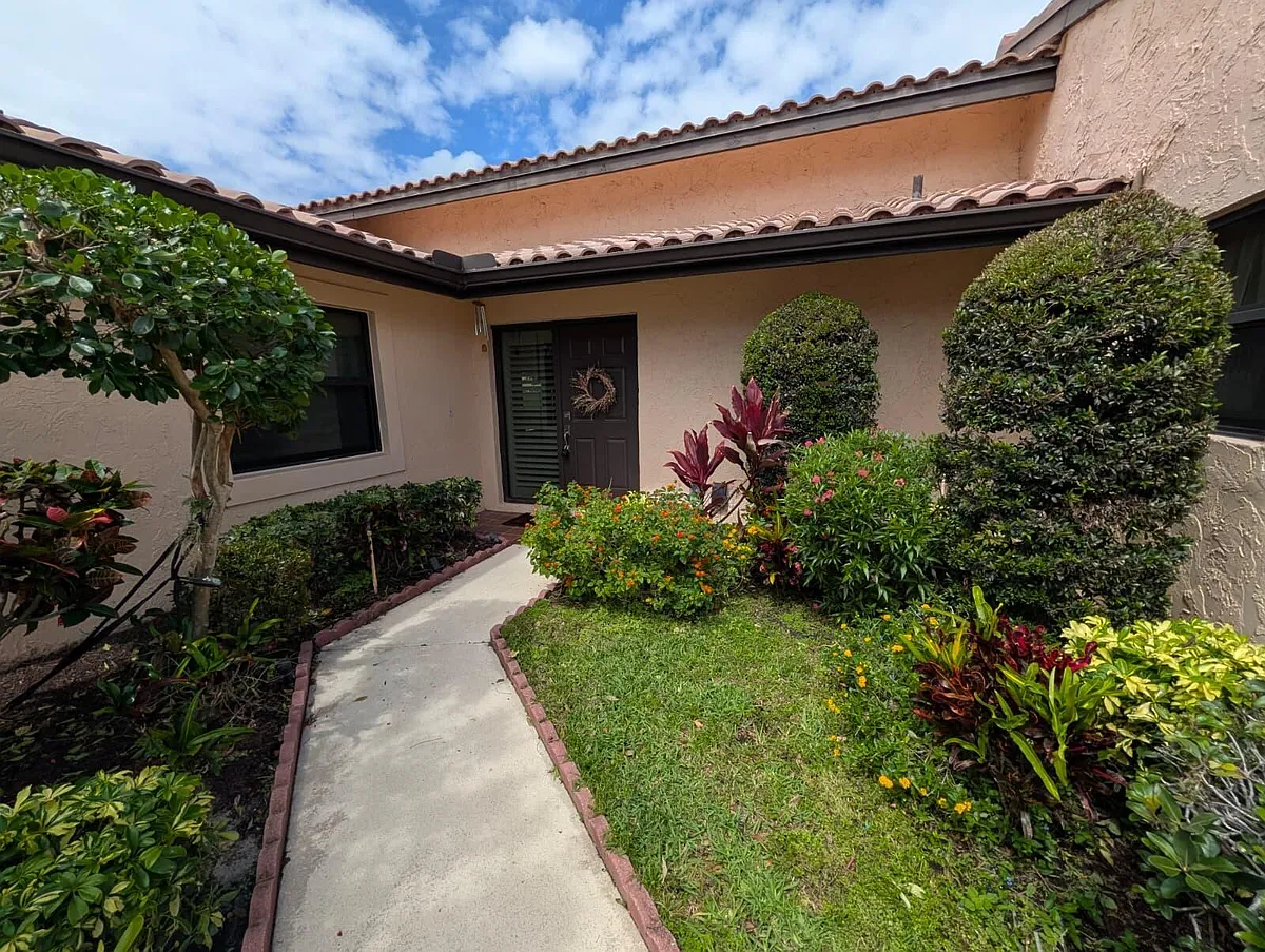 Building Photo - 3744 SW Quail Meadow Trl E #B