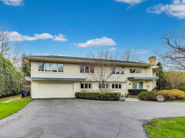 1177 Oak Ridge Dr, Glencoe, IL 60022