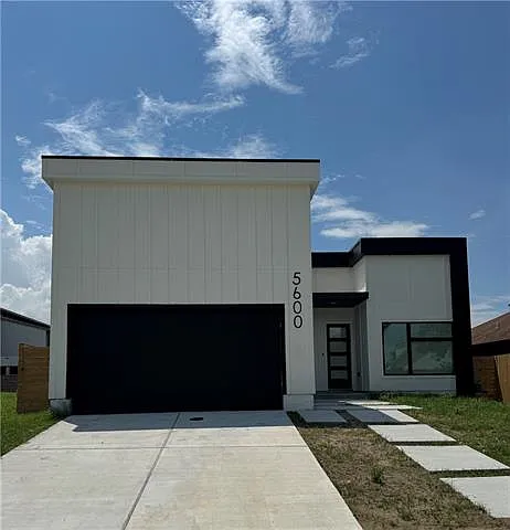 4 bed, 2.5 bath, 2480 sqft, $2,500 — Photo 1