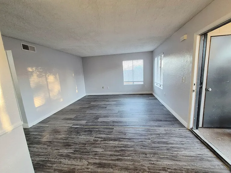 February Free Rent! Brand New Flooring Throughout! Private Laundry & Private Storage! Like New Re... — Photo 5