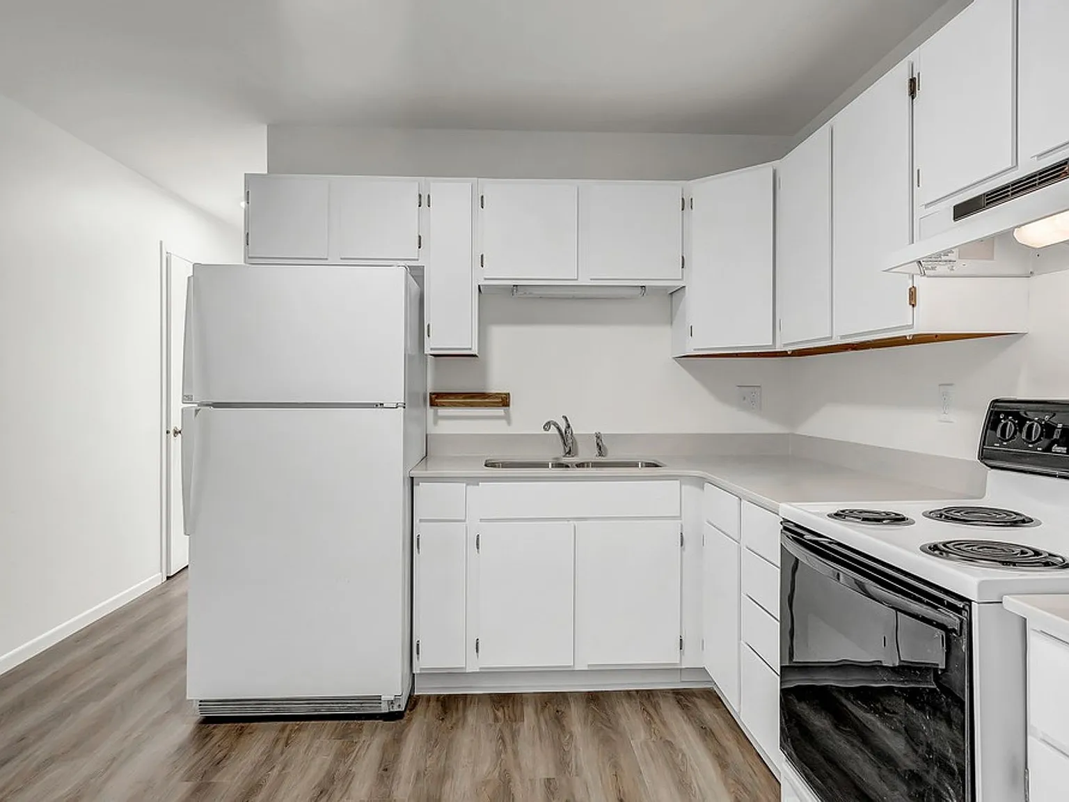 Wild Grove Apartments - 702 NICC — Photo 4