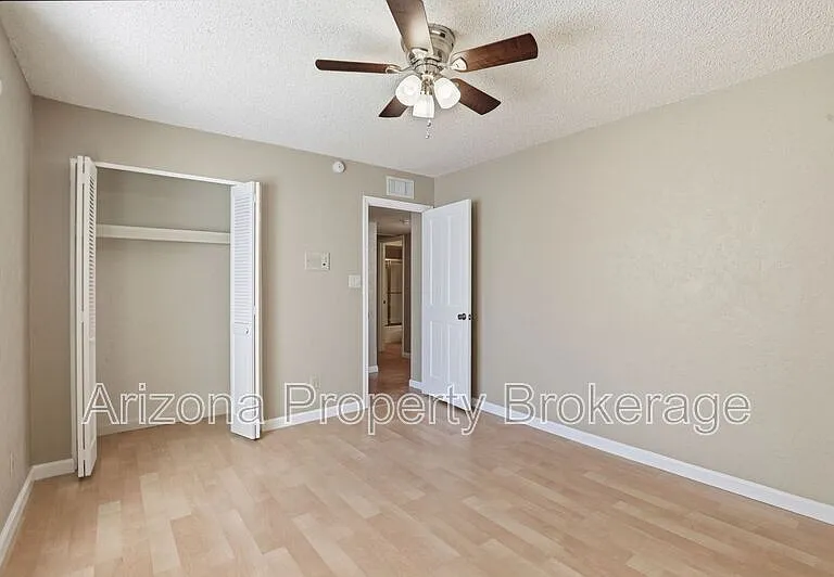 2192 E Balboa Dr — Photo 20