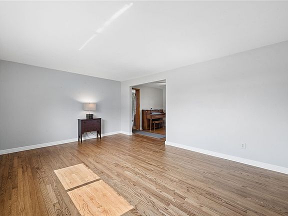2nd image of 356 Rose Ave