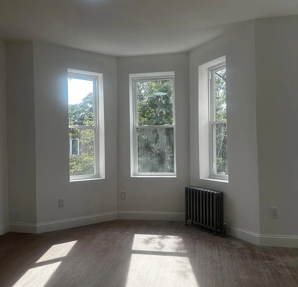 677 Sheffield Avenue — Photo 2