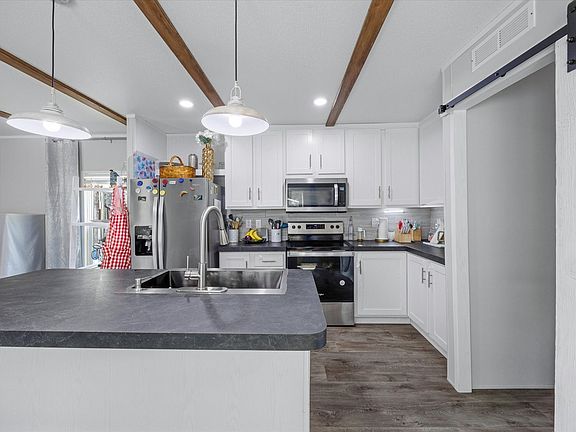 3rd image of 234 Red Robin Rd