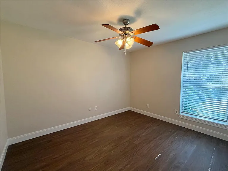 949 Reeves St — Photo 16