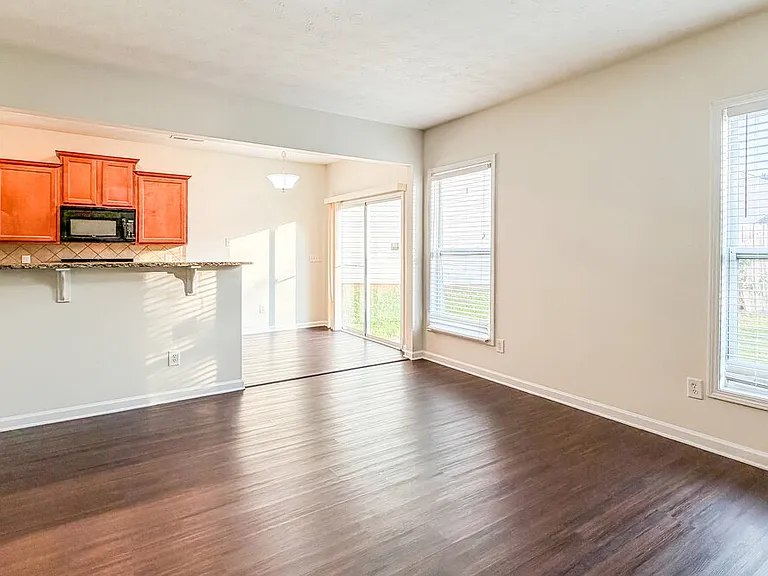 815 Forsythia Way — Photo 6