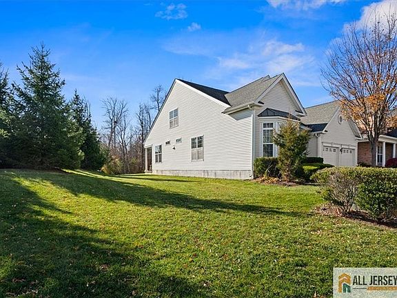 3rd image of 9 Bellingham Dr