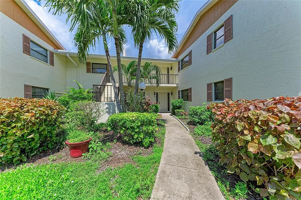 2 bed, 2.0 bath, 1209 sqft, $1,650 — Photo 1