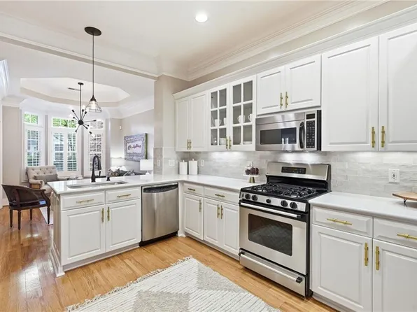 8420 Parker Pl, Roswell, GA 30076