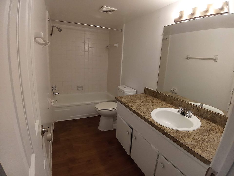 1st image of 176 Woodlake Dr