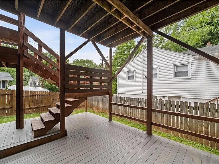 2083 Elizabeth Ave — Photo 32