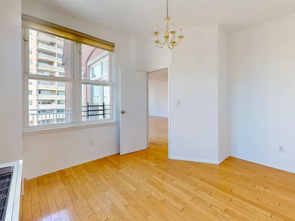 135 Oceana Drive East image 20 of 36