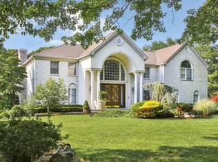 9 Dora Ln, Holmdel, NJ 07733