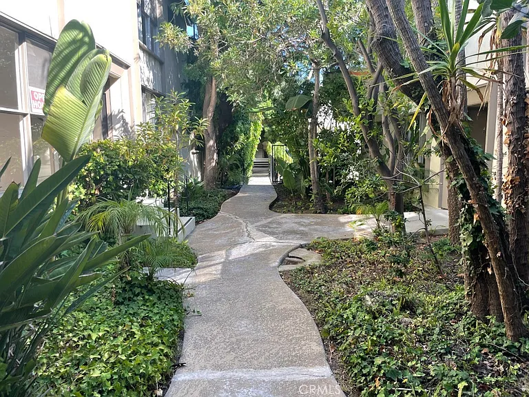 630 San Vicente Blvd #B — Photo 18
