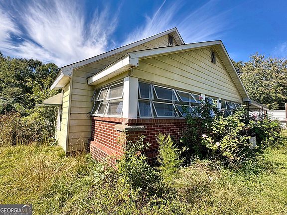 4th image of 192 Persimmon St