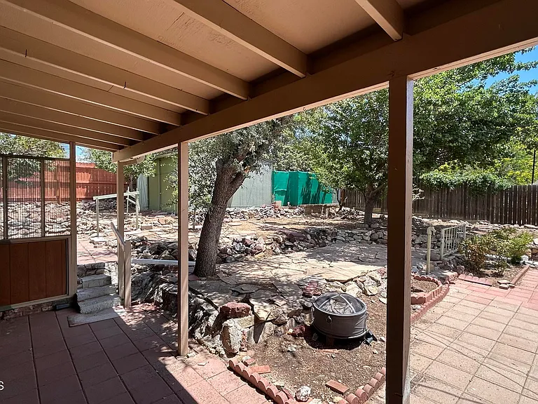610 Flora St — Photo 12