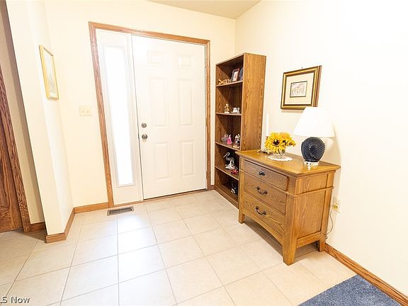 2nd image of 943 Park Pl