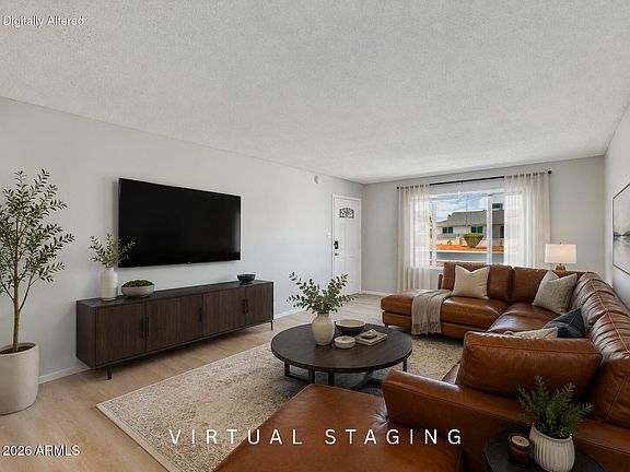 4th image of 537 E LAGUNA Drive