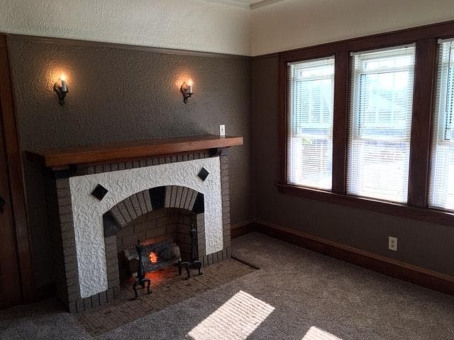 Living Room w/faux Fireplace