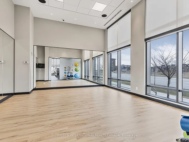 681 Yonge St #403 — Photo 12
