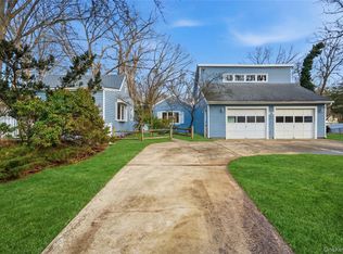 15 Corchaug Trail, Ridge, NY 11961