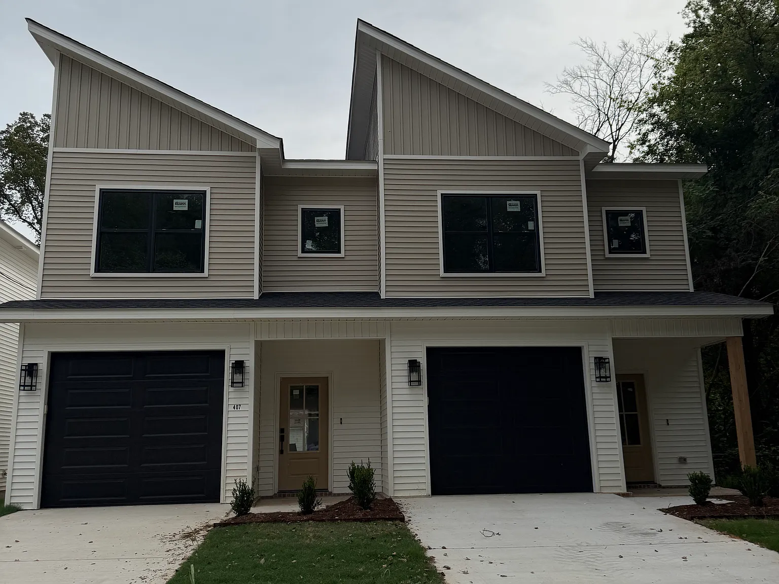 2 bed, 2.5 bath, 1340 sqft, $1,900 — Photo 2