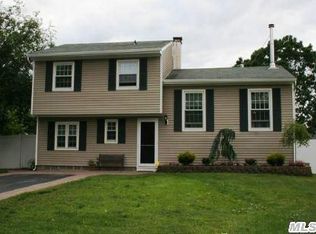 140 Nimbus Rd, Holbrook, NY 11741