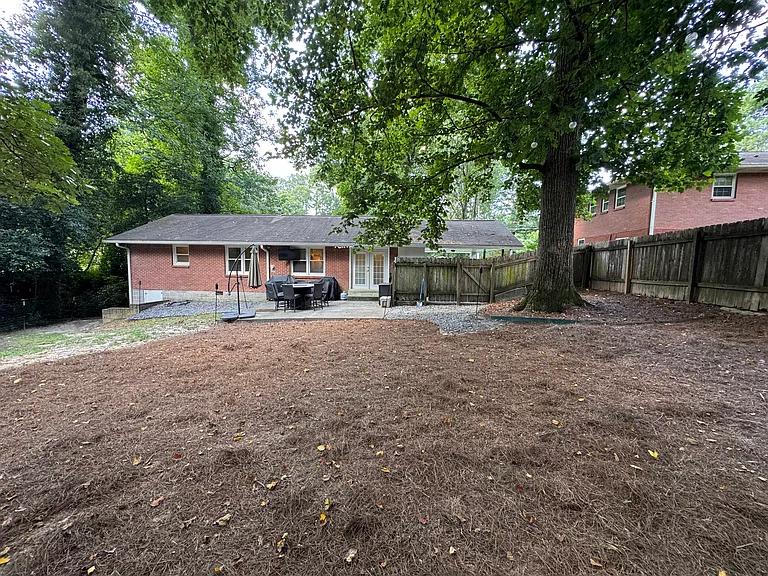 2571 Warwick Cir — Photo 26