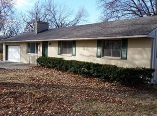 950 NW Navajo St, Riverside, MO 64150