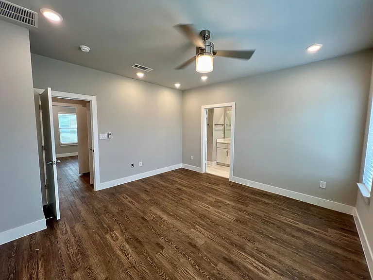 714 N Plano Rd — Photo 22