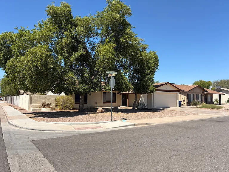3672 W Oakland St — Photo 42