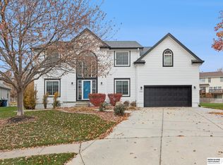 17560 Z Cir, Omaha, NE 68135