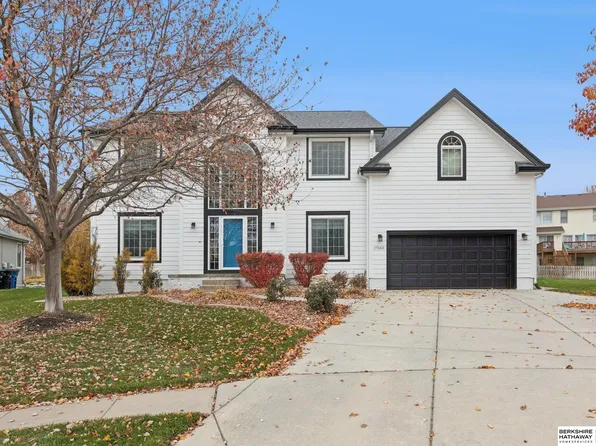 17560 Z Cir, Omaha, NE 68135