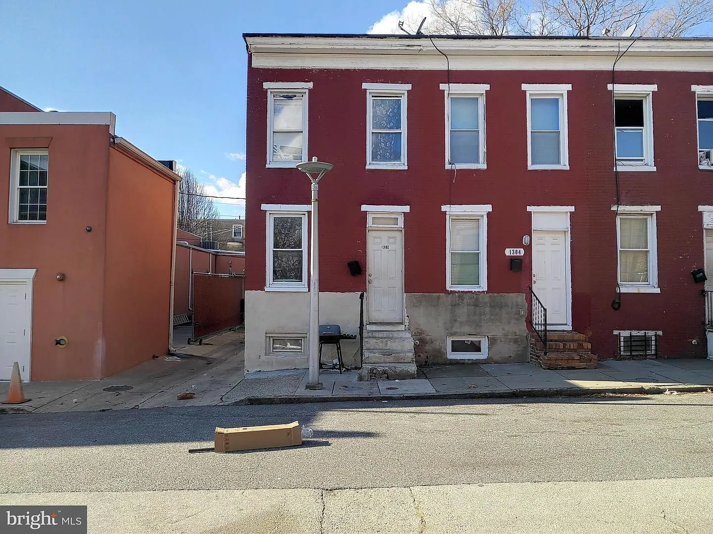 1302 N Spring St photo 1