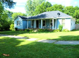 124 S Grove St, Lowell, MI 49331